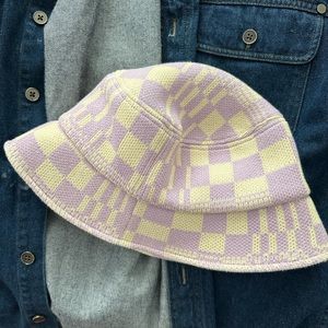 BUCKET HAT
